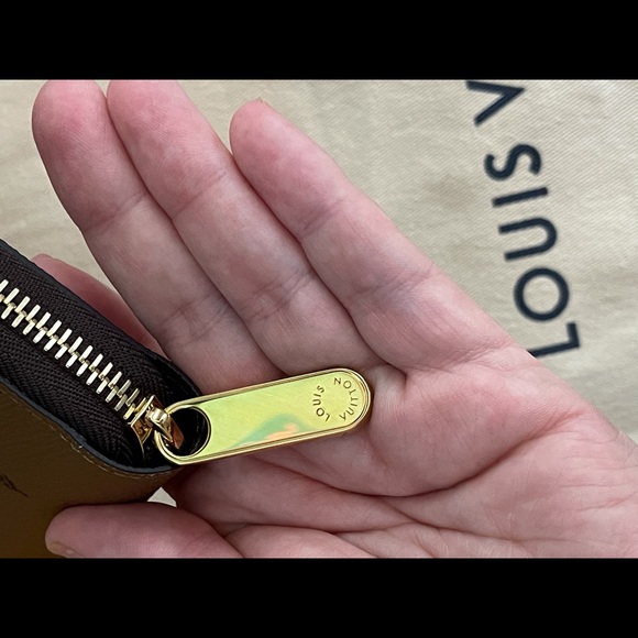 LOUIS VUITTON ZIPPY- Giant Monogram Reverse - Picture 4 of 9